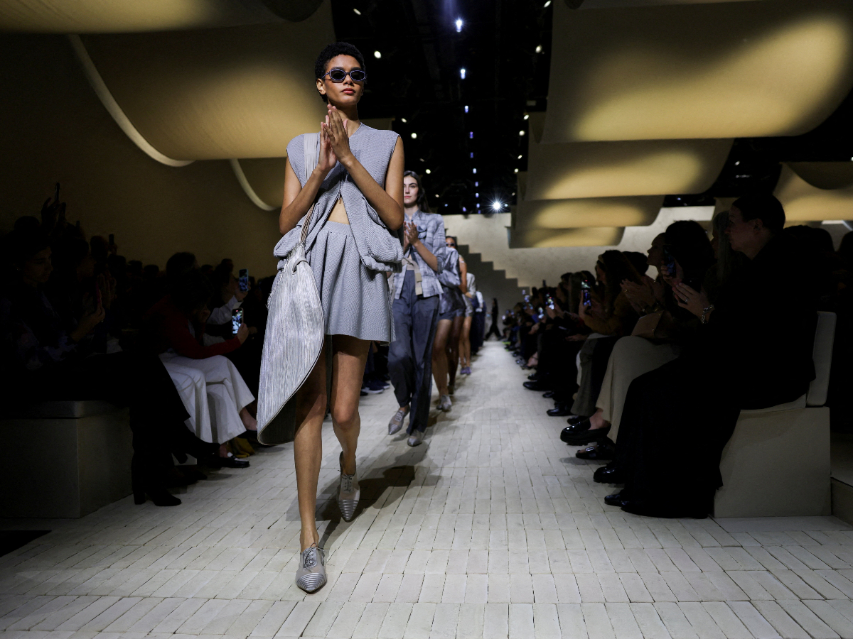 Emporio Armani: Το πρώτο fashion show μετά τον θάνατο του Giorgio Armani ήταν γεμάτo συγκίνηση