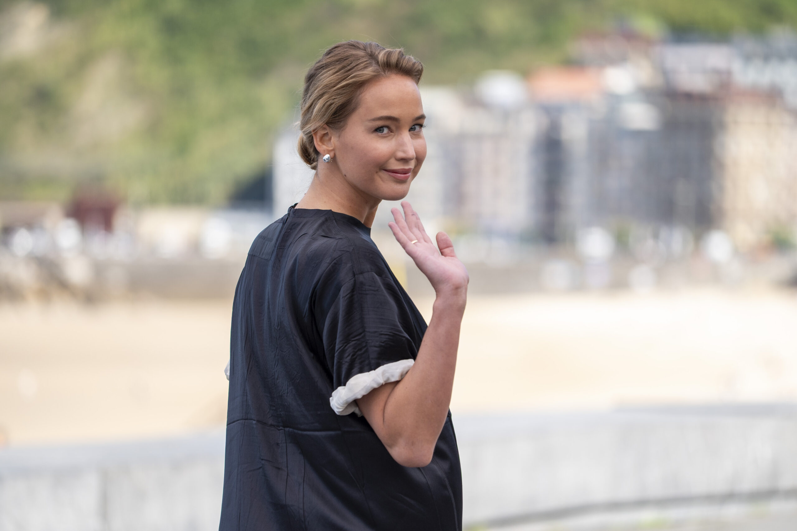 Όταν η Jennifer Lawrence συναντά την Phoebe Philo, το red carpet έχει πολλά να πει!