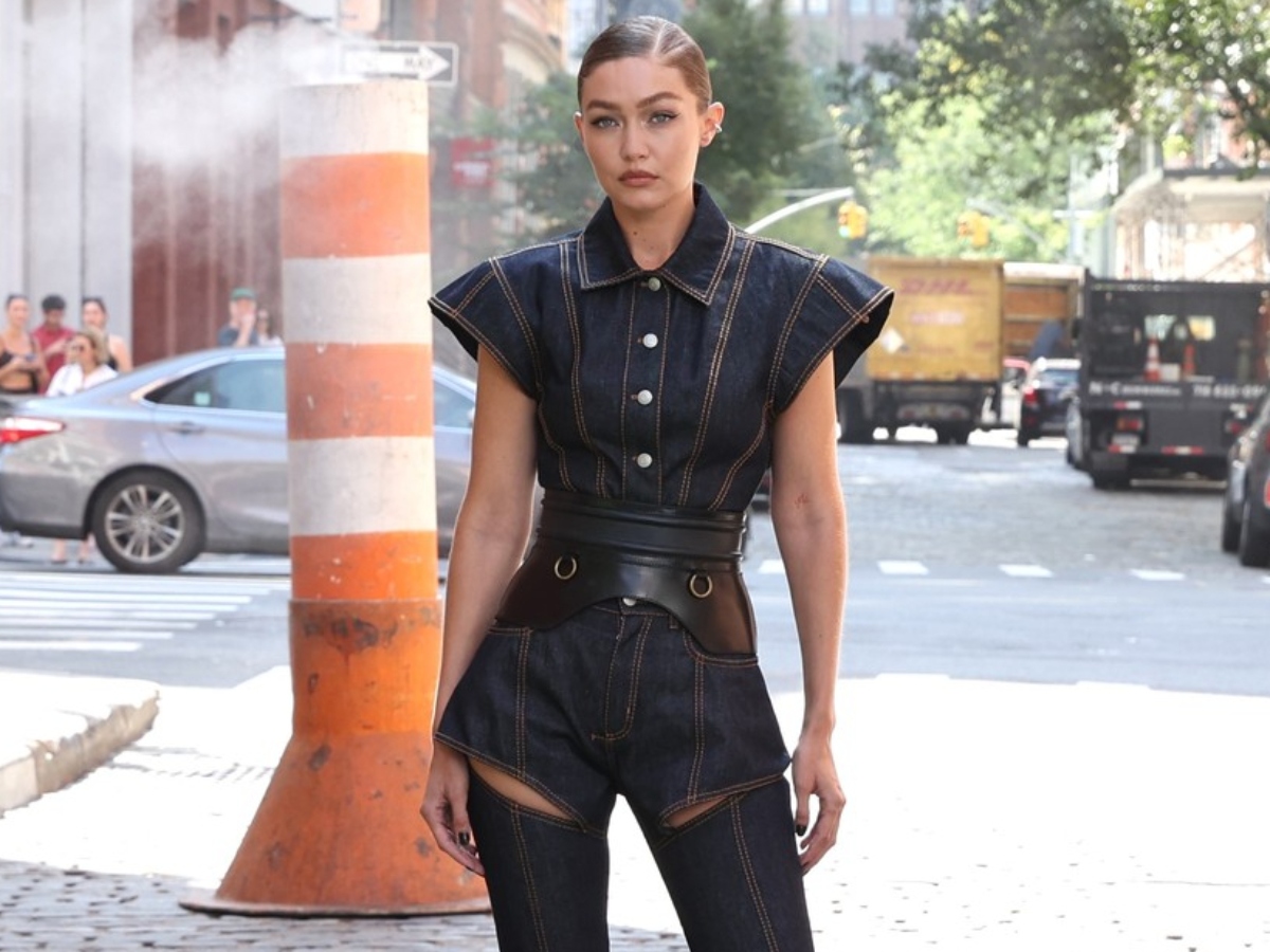 Gigi Hadid: Ο Δημήτρης Γιαννέτος δημιούργησε την τέλεια sleek αλογοουρά αλλά με ένα twist που πρέπει να δεις