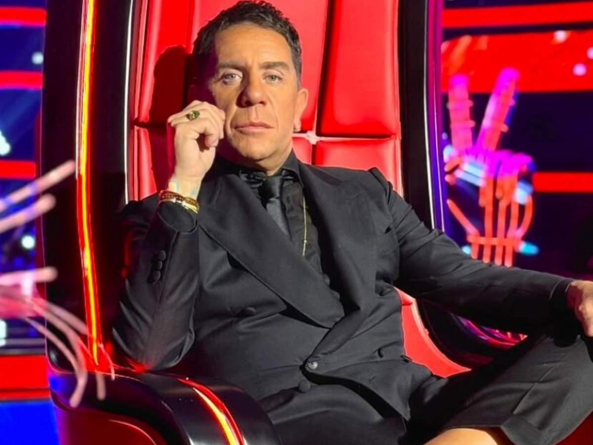 Γιώργος Μαζωνάκης: Στα γυρίσματα του The Voice στον ΣΚΑΪ – Αποκλειστική φωτογραφία