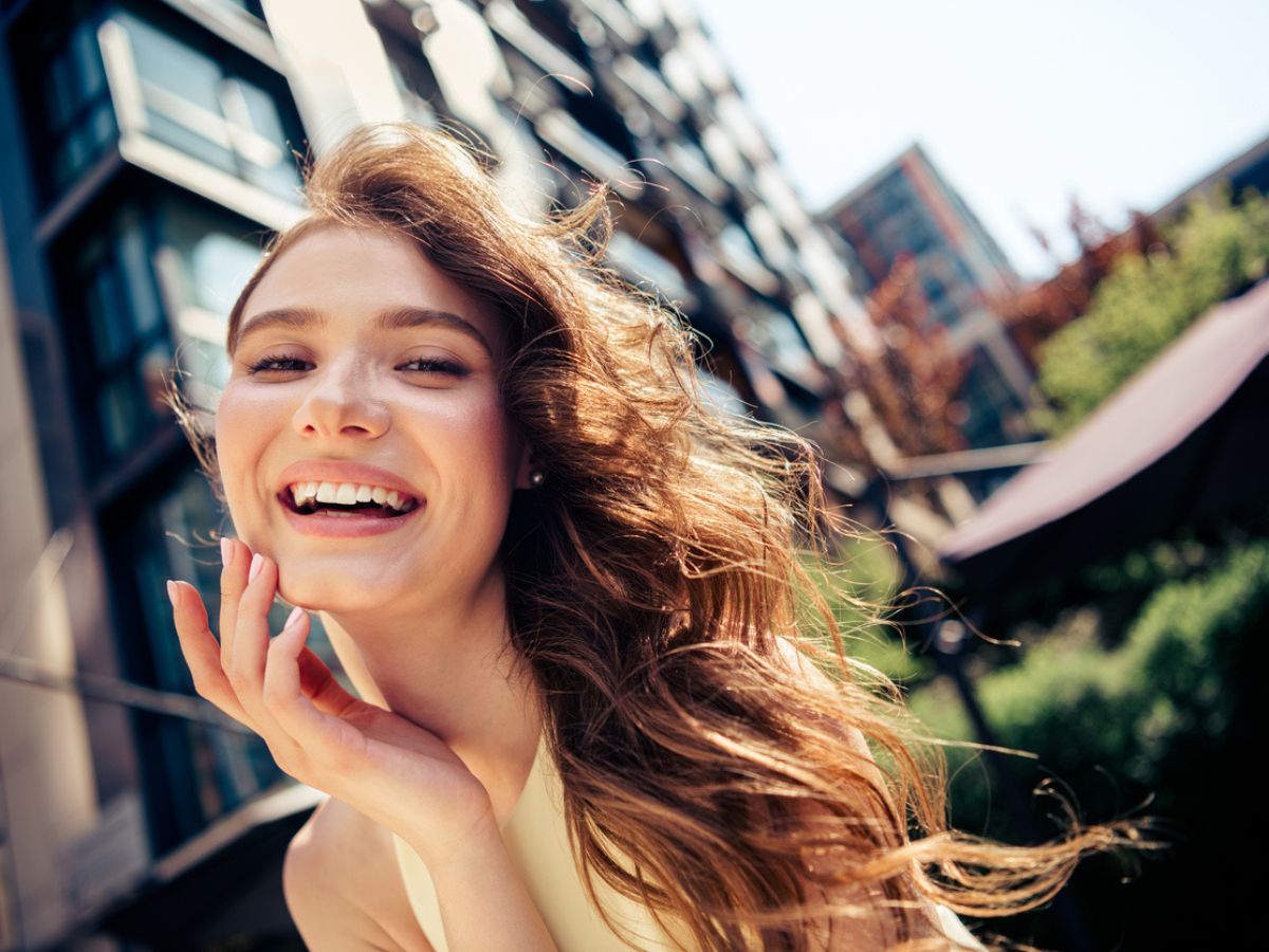Heatless curls: 3 αποτελεσματικοί –και δοκιμασμένοι!- τρόποι για μπούκλες χωρίς θερμότητα