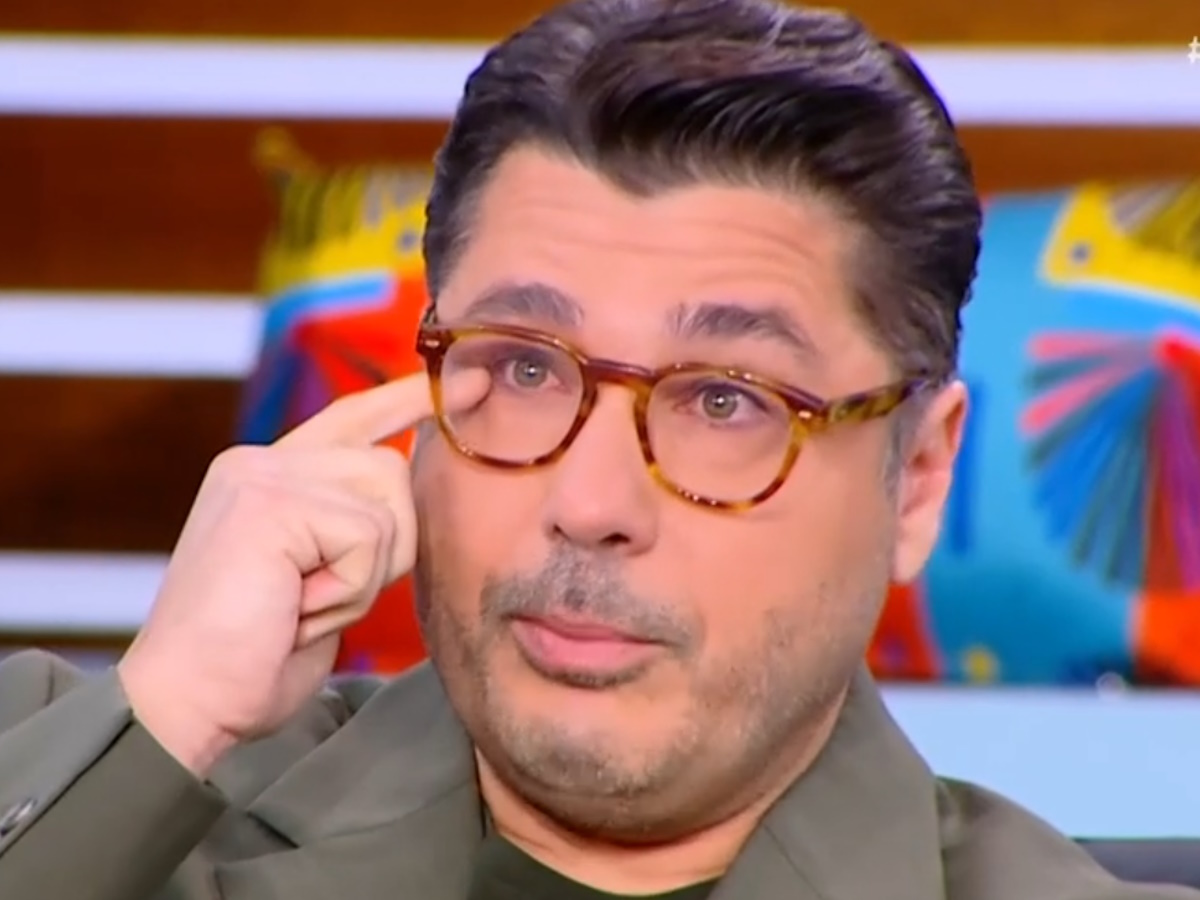 Λάμπρος Κωνσταντάρας: «Έμαθα για τον θάνατο του πατέρα μου από τηλεφώνημα της μητέρας μου» – Η συγκίνηση on air