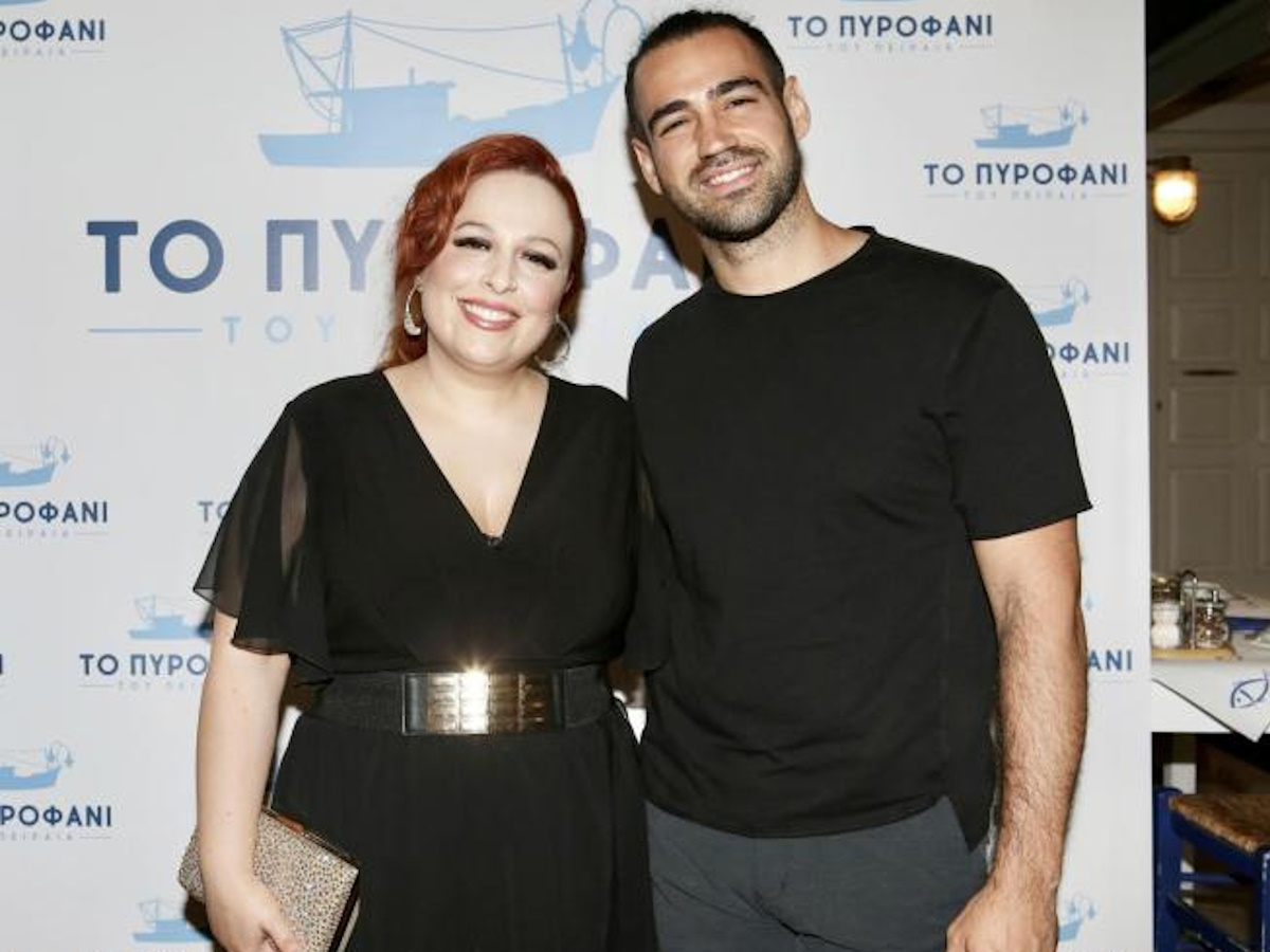 Σοφία Κουρτίδου: «Μετά την επέμβαση δεν πρέπει να σηκώσω καθόλου βάρος» – Το βίντεο με τον Γιάννη Σεβδικαλή στο αεροδρόμιο