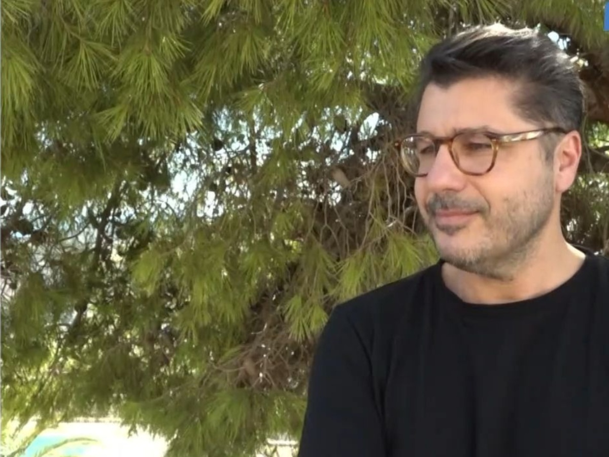 Συγκινεί ο Λάμπρος Κωνσταντάρας για τον πατέρα του: «Ήταν η πρώτη φορά που έκανα πρεμιέρα και δεν είχα μήνυμά του»