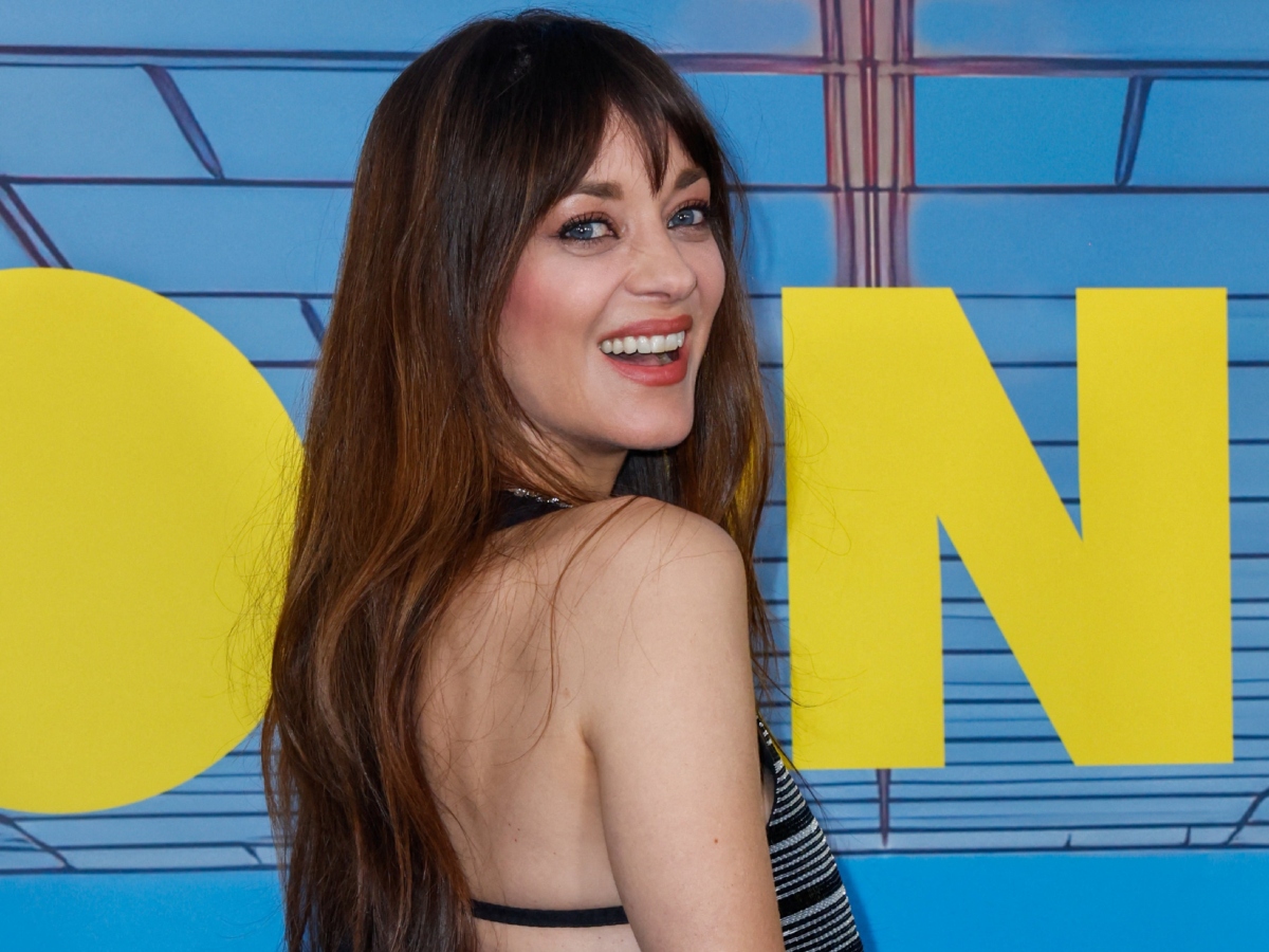 H Marion Cotillard με το νέο της hair look είναι ίδια η Dakota Johnson