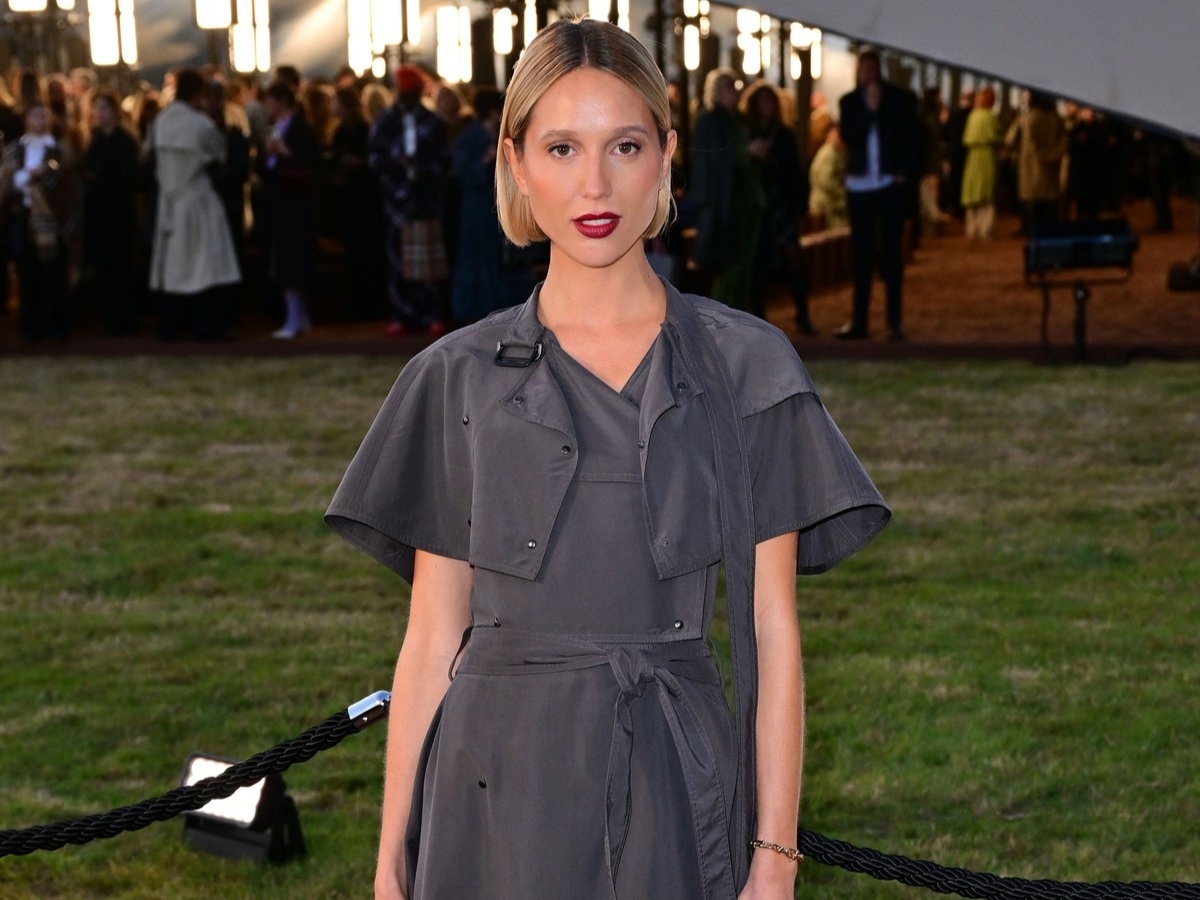 Μαρία Ολυμπία: Στο show του οίκου Burberry υιοθέτησε το απόλυτο glam chic make up look