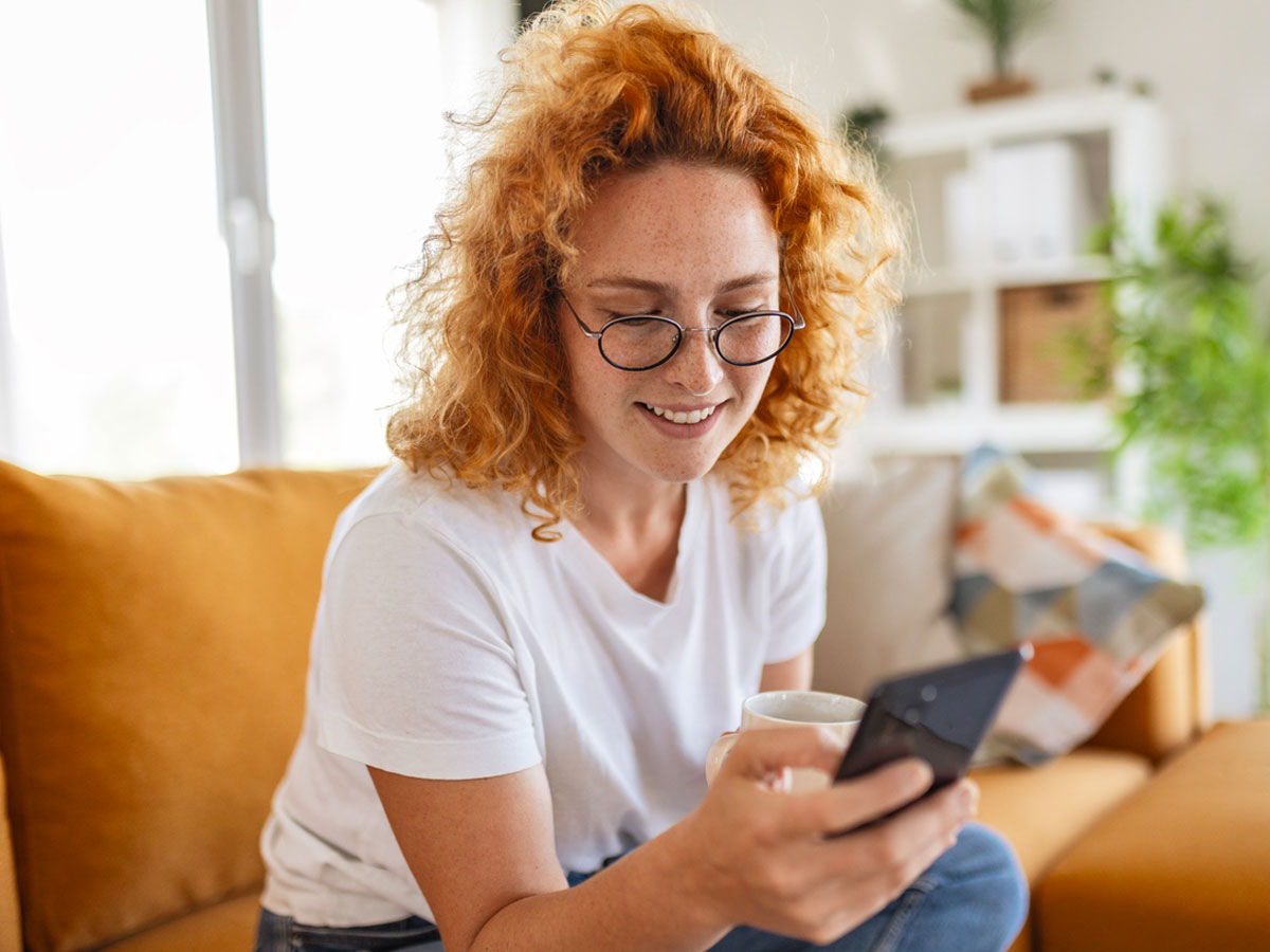 Η ψυχολογία του online φλερτ: Πώς επηρεάζει την αντίληψη για τον σύντροφό σου