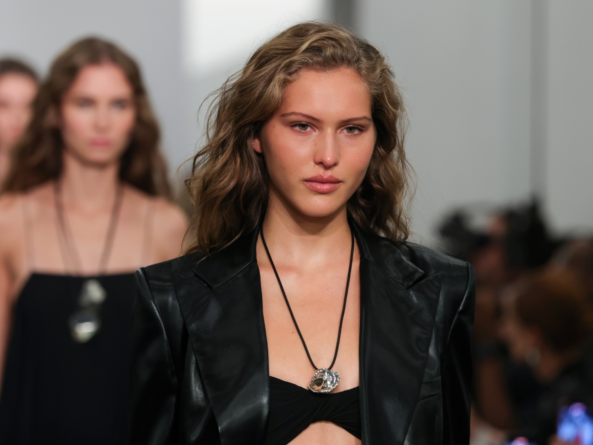 Ralph Lauren: Τα beauty looks για την Άνοιξη 2026 είναι εμπνευσμένα από την  Carolyn Bessette-Kennedy