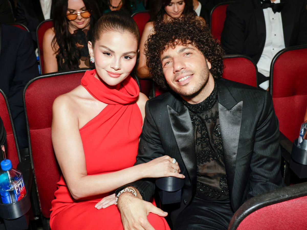 Selena Gomez: Παντρεύτηκε τον αγαπημένο της Benny Blanco υιοθετώντας το πιο ρομαντικό bridal look