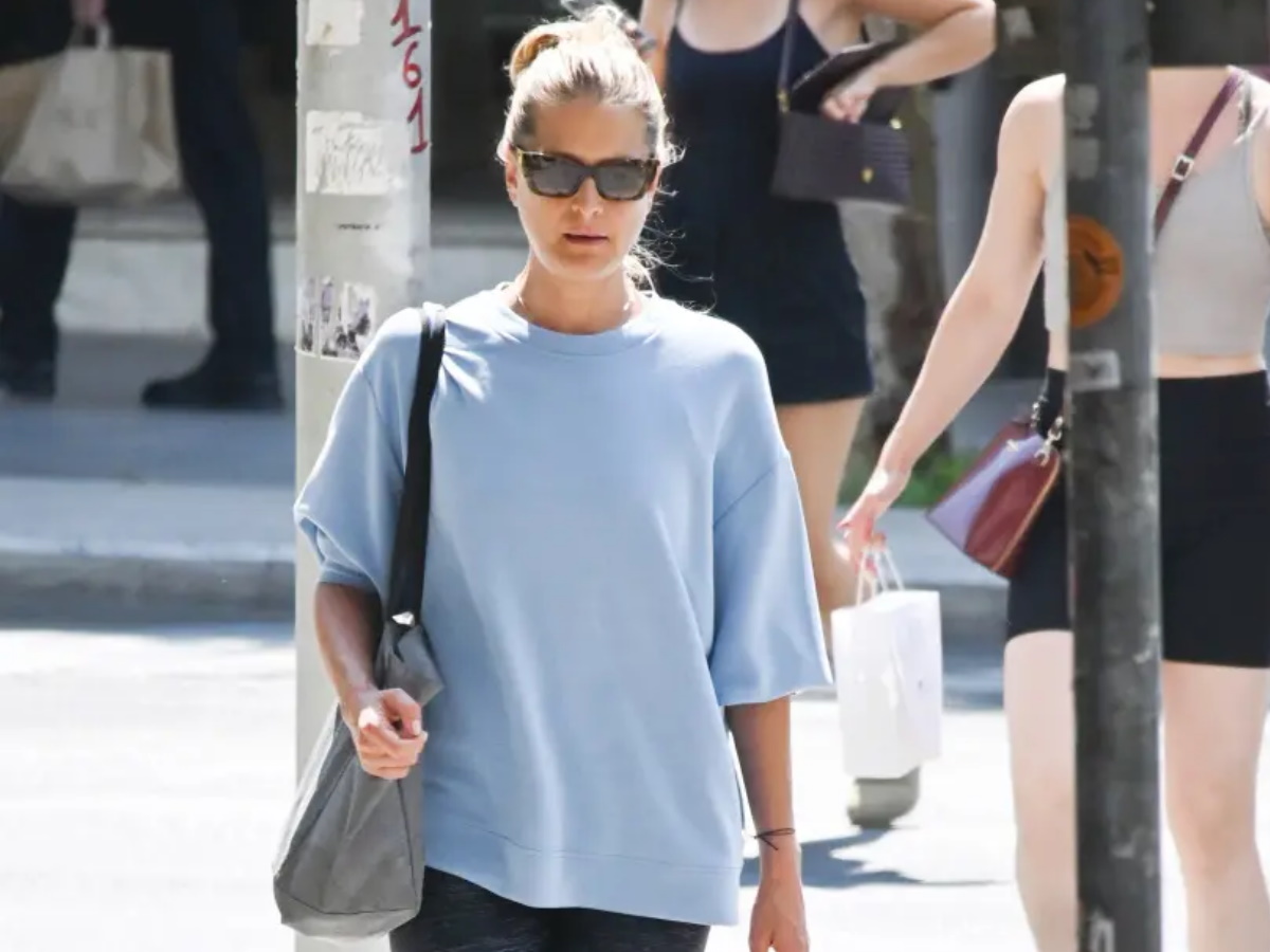 Τατιάνα Μπλάτνικ: Χαλαρή βόλτα με αθλητικό look στο κέντρο της Αθήνας – Φωτογραφίες