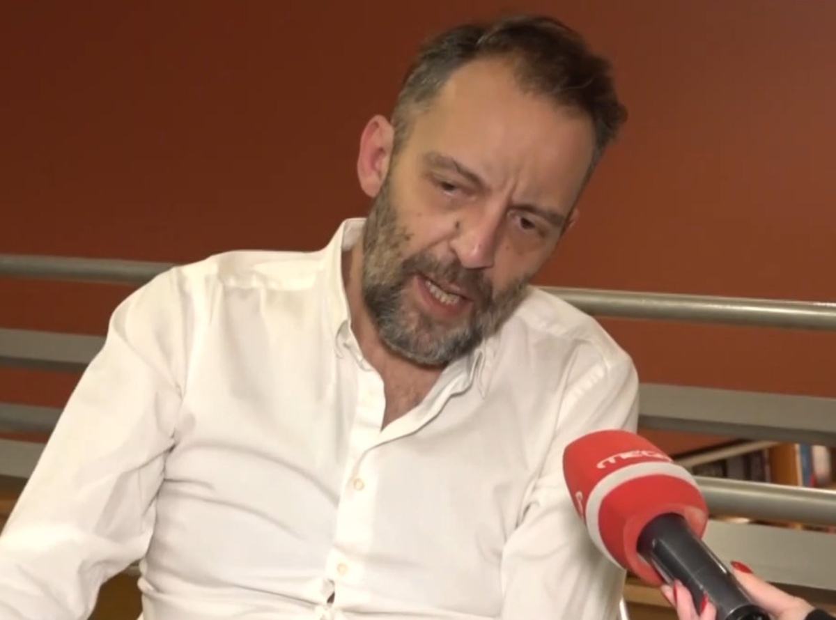 Αύγουστος Κορτώ: ««Δεν θέλω να πιστεύουν ότι πουλάω τα βιβλία μου στις πλάτες νεκρών»