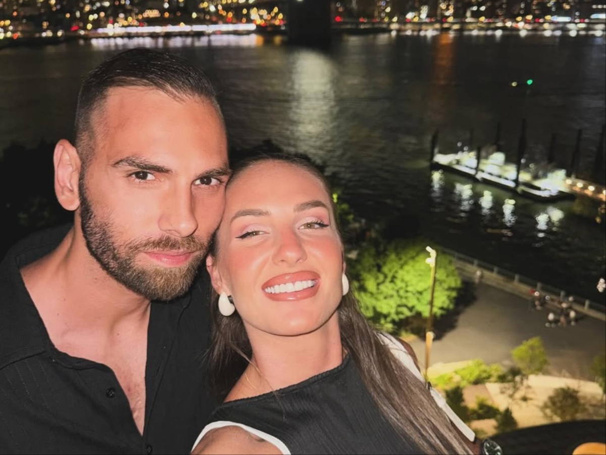 Κατερίνα Δαλάκα – Θέμης Αμβροσιάδης: Πρώτη επέτειος για το ζευγάρι! Η φωτογραφία με το τρυφερό φιλί