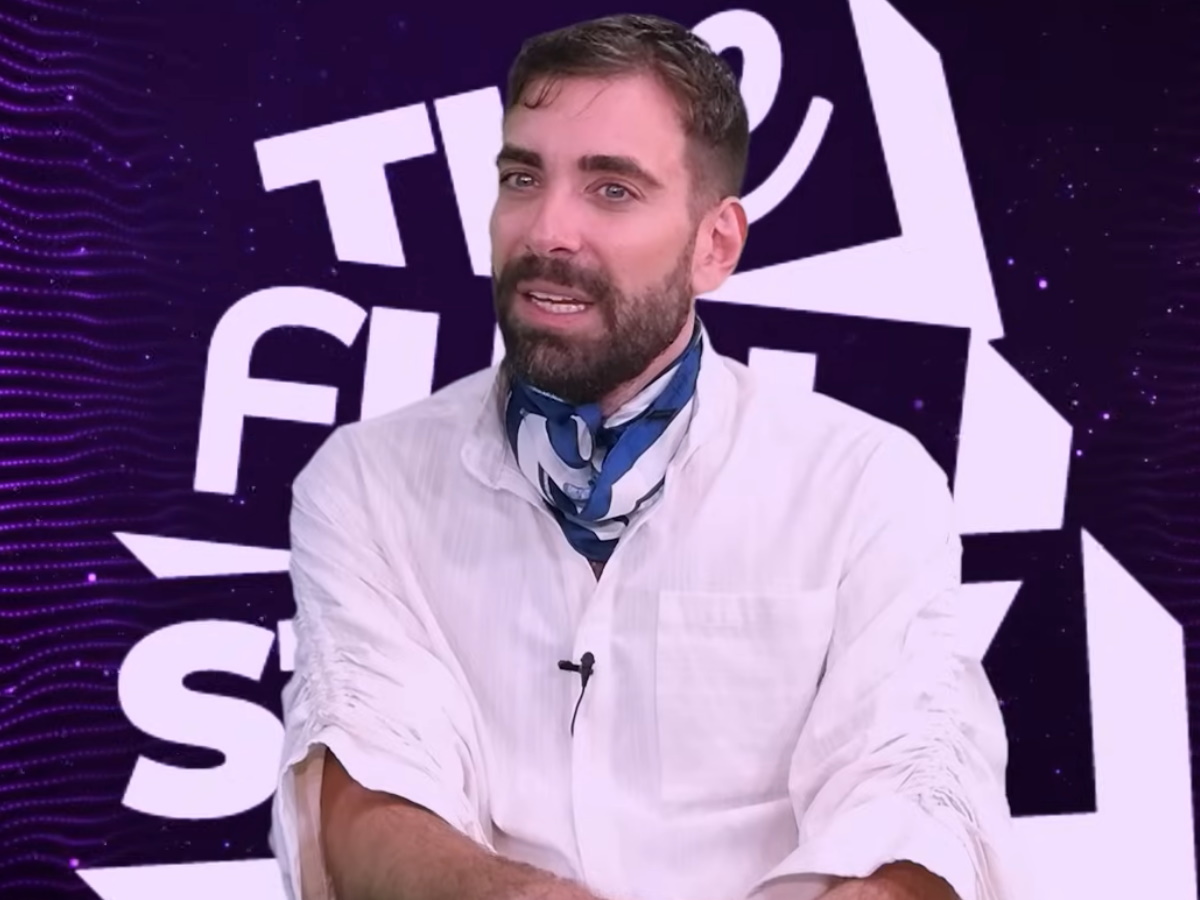 Ο Έντι Γαβριηλίδης από το GNTM εξομολογείται: «Είναι χαζά πράγματα αυτά να τα συζητάμε το 2025, αν εμένα θα με πει κάποιος έτσι ή θα με πει αλλιώς»