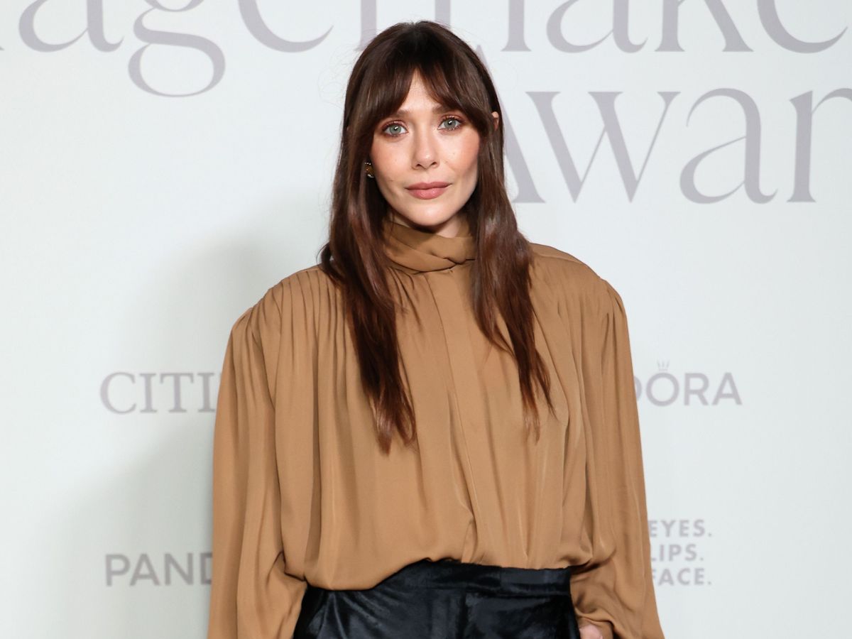 Η Elizabeth Olsen υμνεί τη φυσικότητα με το απόλυτο boho chic beauty look