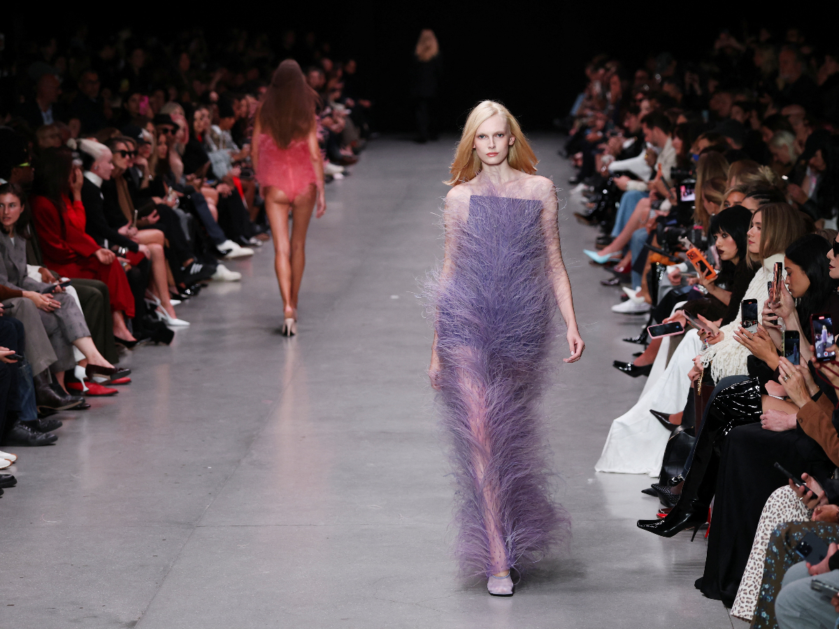 Stella McCartney: Για πρώτη φορά σχεδιάζει σύνολα με εναλλακτικά… φτερά!
