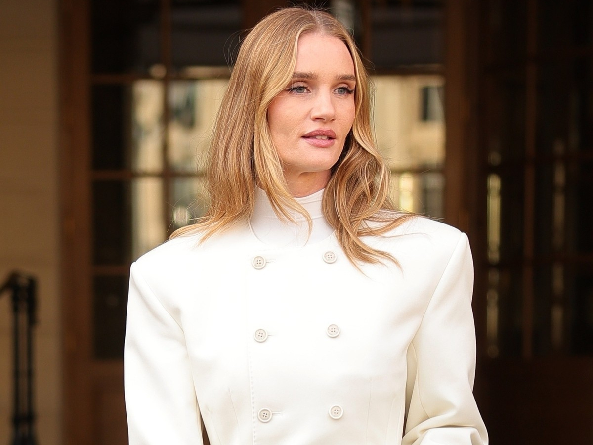 Blazer dress: Η πιο δυναμική προσθήκη στην φθινοπωρινή σου γκαρνταρόμπα