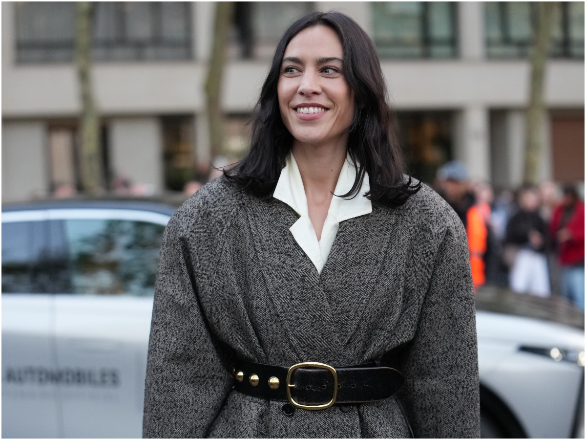 Τζιν παντελόνι: Η Alexa Chung έχει την πιο cool εναλλακτική για να μην φοράς συνέχεια το ίδιο