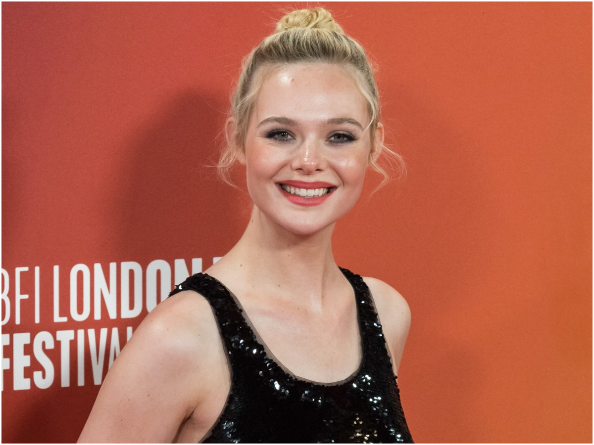 Layering: Η Elle Fanning το τολμά στο κόκκινο χαλί με τον πιο fresh τρόπο!