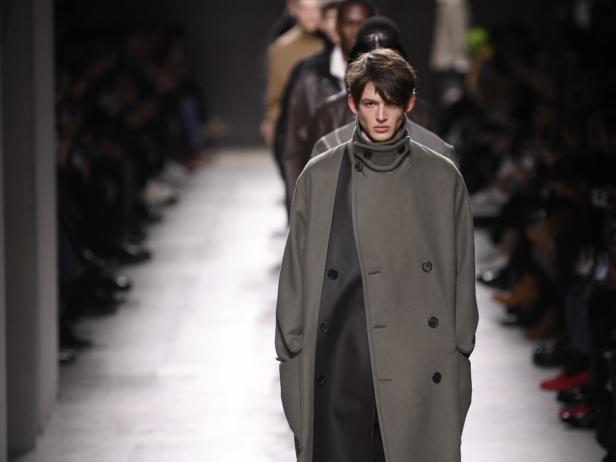 Hermès: Ένα ιστορικό κεφάλαιο στην ανδρική μόδα φτάνει στο τέλος του