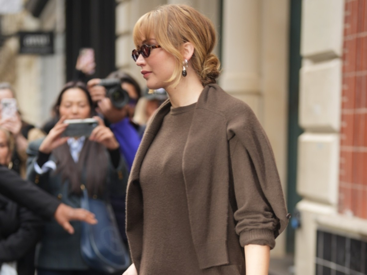 Οι κανόνες για κομψό φθινοπωρινό ντύσιμο είναι απλοί – και η Jennifer Lawrence το ξέρει καλά