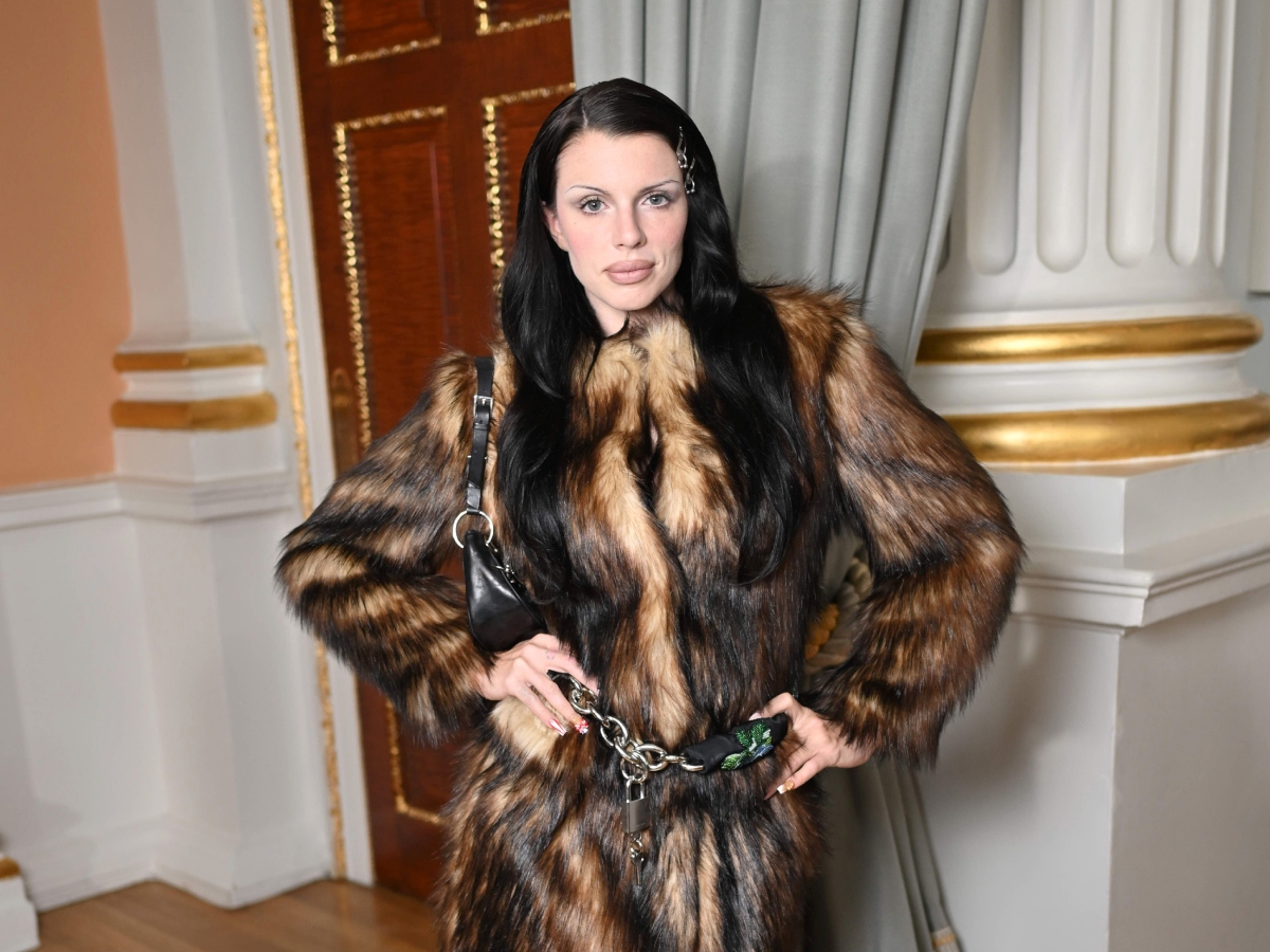 Julia Fox: Εμφανίστηκε στο New York City Ballet 2025 Fall Fashion Gala με beauty look – ωδή στη λιλά απόχρωση