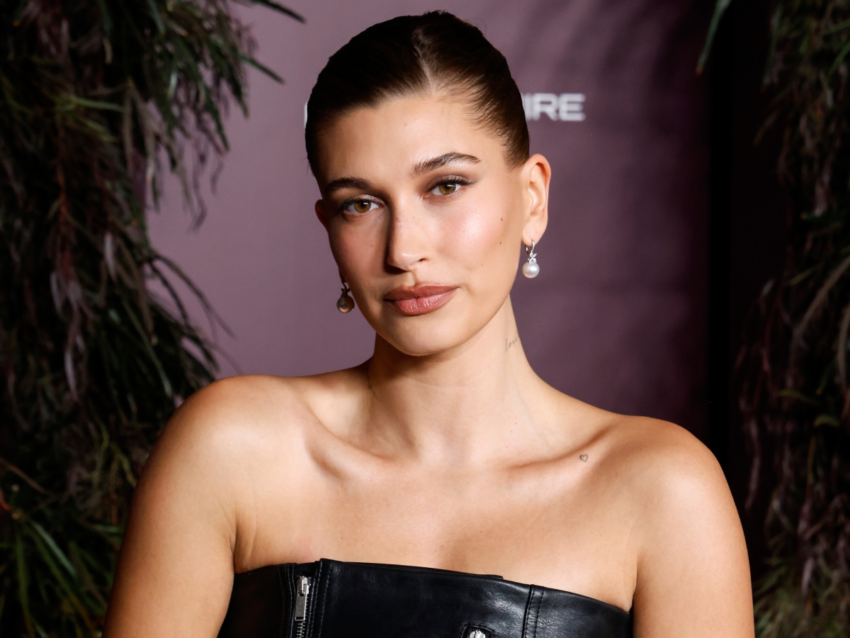 Hailey Bieber: Η τελευταία της εμφάνιση αποδεικνύει γιατί  είναι ο ορισμός του clean-girl beauty