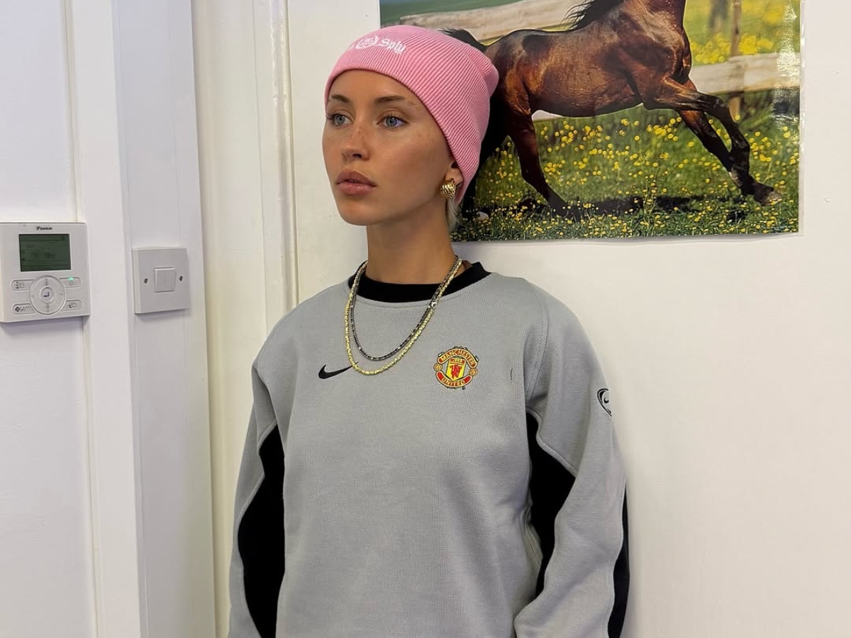 Iris Law: Υιοθέτησε το πιο happy και χαριτωμένο μανικιούρ του φθινοπώρου