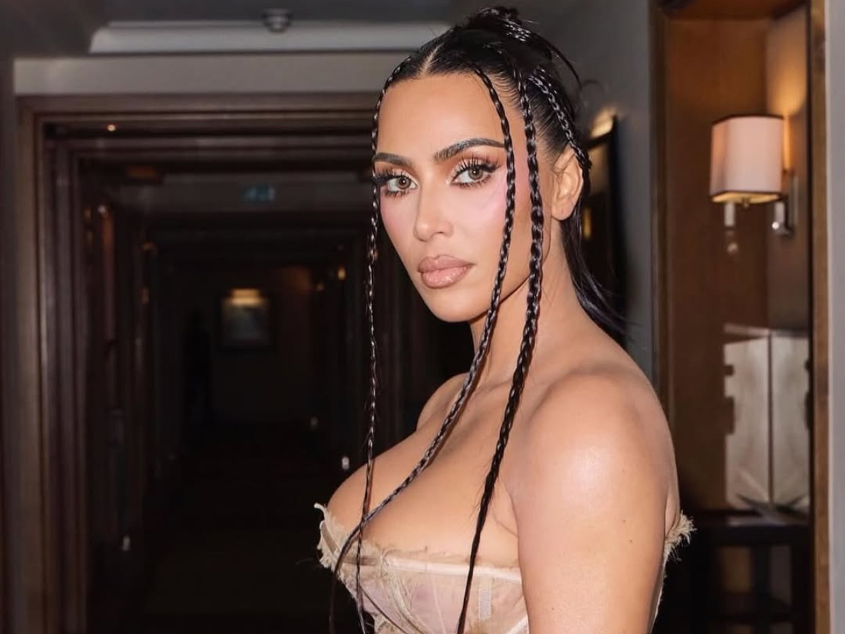 H Kim Kardashian υιοθέτησε το ωραιότερο Barbiecore make up looks αλλά με την δική της iconic πινελιά