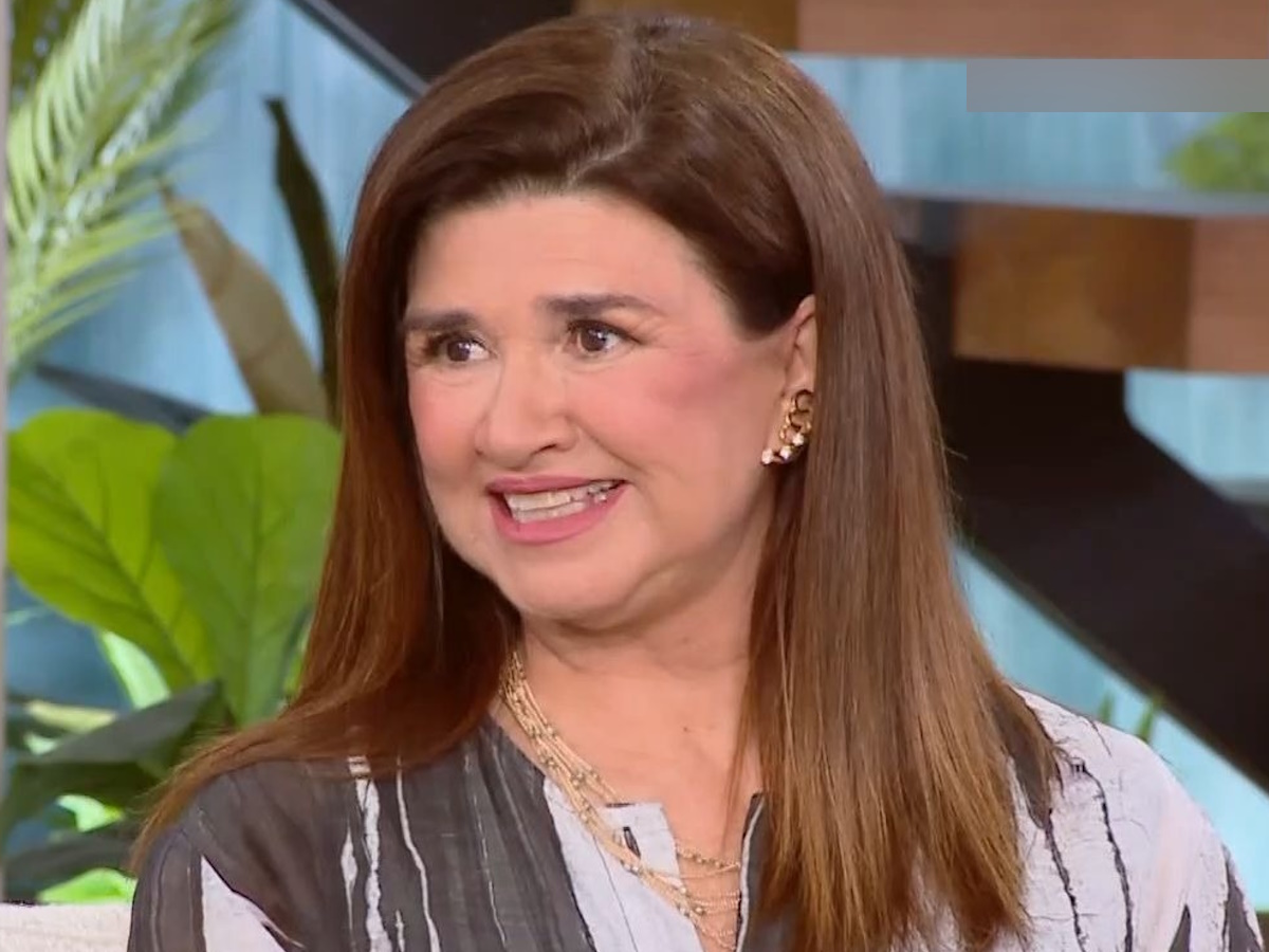 Άννα Κουρή: Η σπάνια αναφορά στον σύζυγό της και ο λόγος που είπε «ναι» στην πρόταση για το «HOTEΛ EΛVIRA»