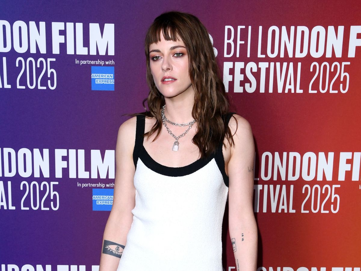 Kristen Stewart: Αποχαιρέτησε το ξανθό για χάρη ενός ζεστού σοκολατί hair color με baby bangs
