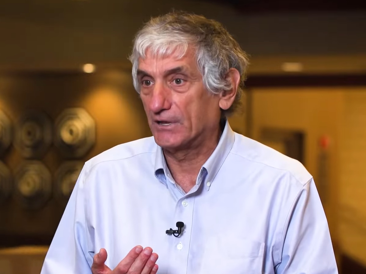 John M. Martinis: Ποιός είναι ο Ελληνοαμερικανός επιστήμονας που τιμήθηκε με το Νόμπελ Φυσικής 2025