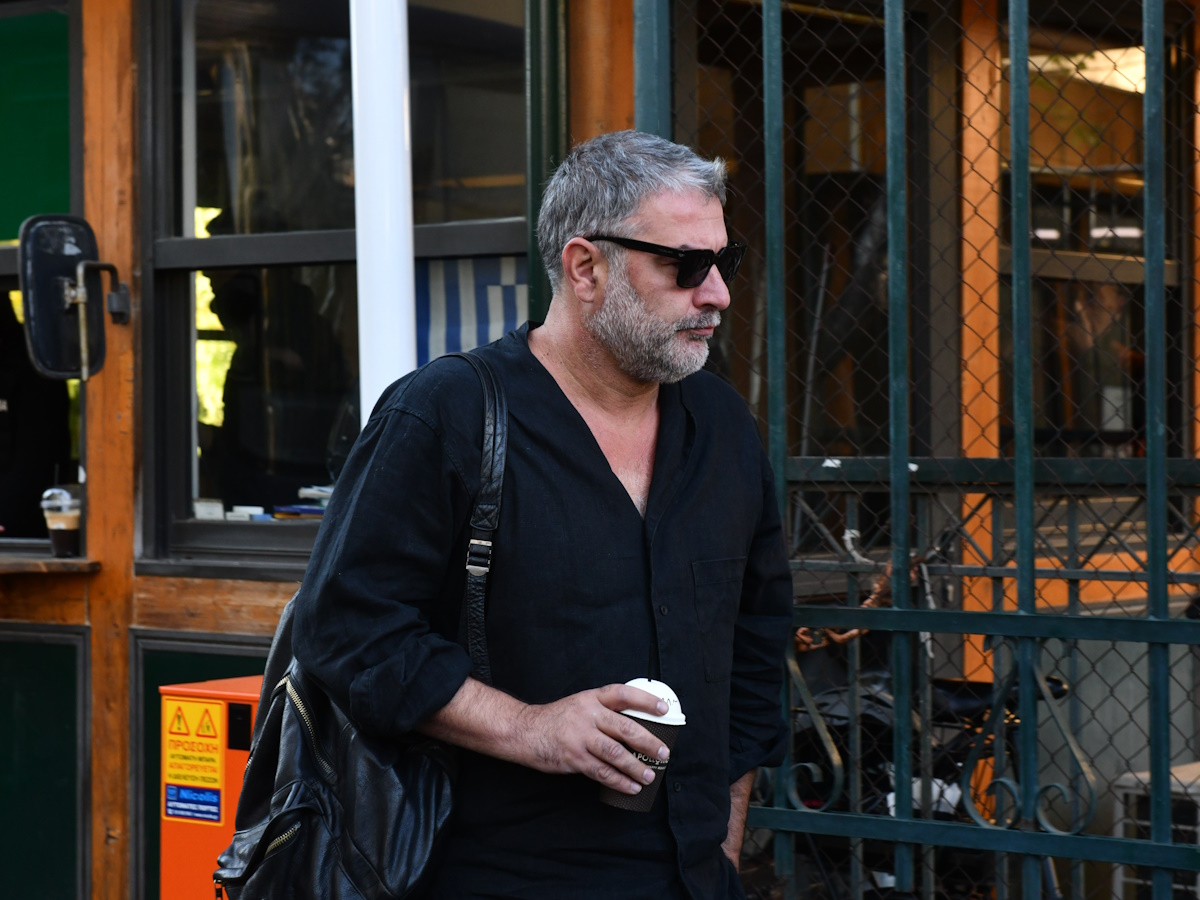 Βασίλης Μπισμπίκης: Η άφιξη στα δικαστήρια – Κατηγορείται για το αδίκημα της μη συμμόρφωσης στις παραβάσεις του ΚΟΚ
