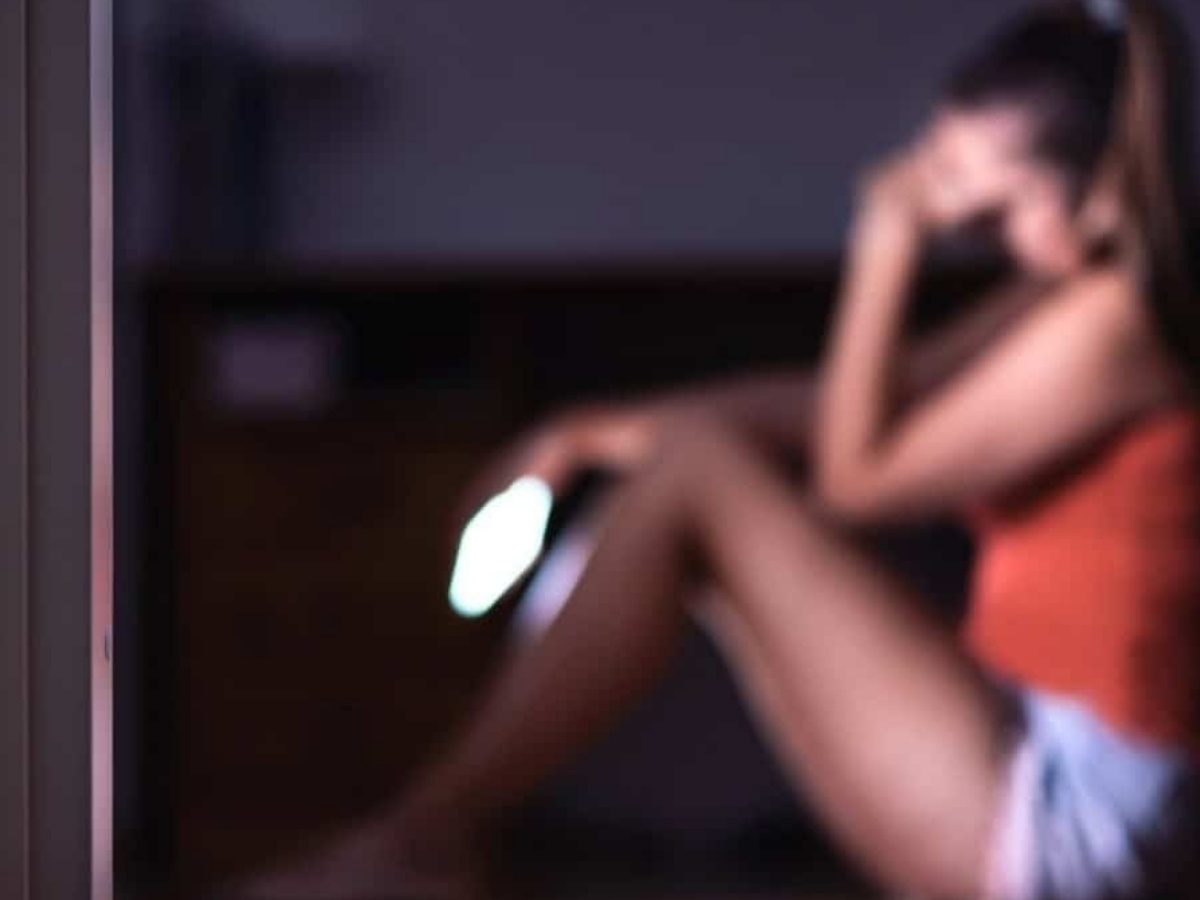 Γνωστός παρουσιαστής καταδικάστηκε για revenge porn – Καλείται να πληρώσει 10.000 ευρώ για ηθική βλάβη