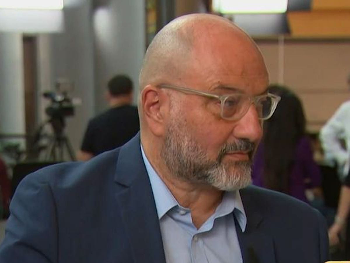 Σάκης Αρναούτογλου: «Ντρεπόμουν να κυκλοφορήσω στον δρόμο μετά από αυτά που μου χρέωσαν όταν έκλεισε η ΕΡΤ3»