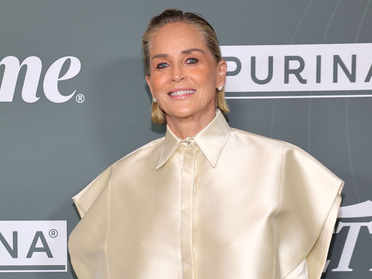 Variety Power of Women 2025: Η Sharon Stone πιο κομψή από ποτέ με wet hairstyle και smokey eye look