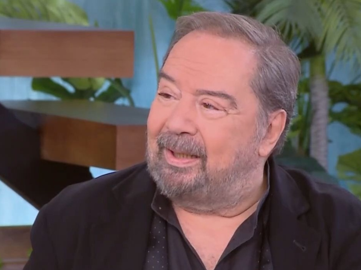 Σταμάτης Φασουλής: «Για δέκα χρόνια έπινα ένα μπουκάλι βότκα τη μέρα για να υπάρξω σε έναν κόσμο που δεν άντεχα»