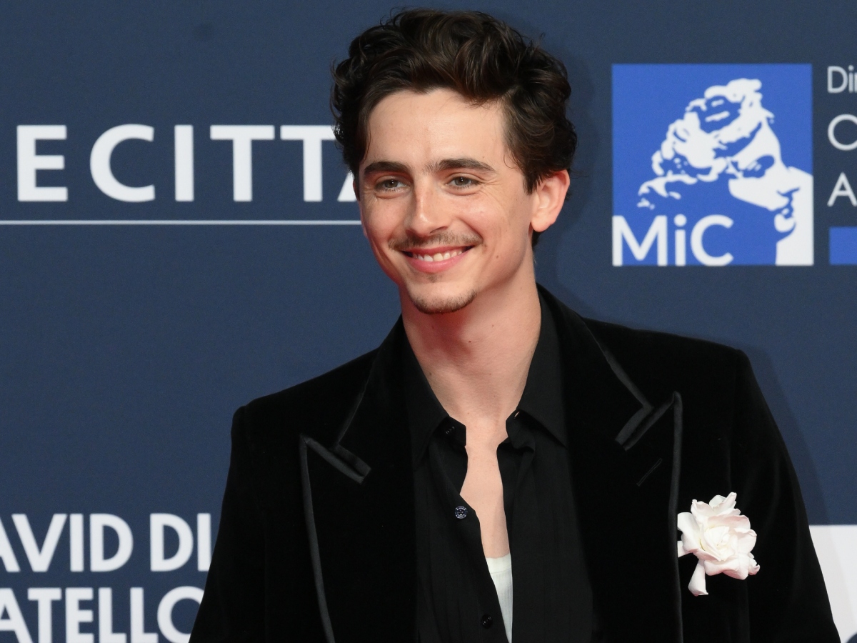 Timothee Chalamet που πήγαν τα υπέροχα μαλλιά σου; Άλλαξε δραματικά το iconic hair look για χάρη της νέας του ταινίας