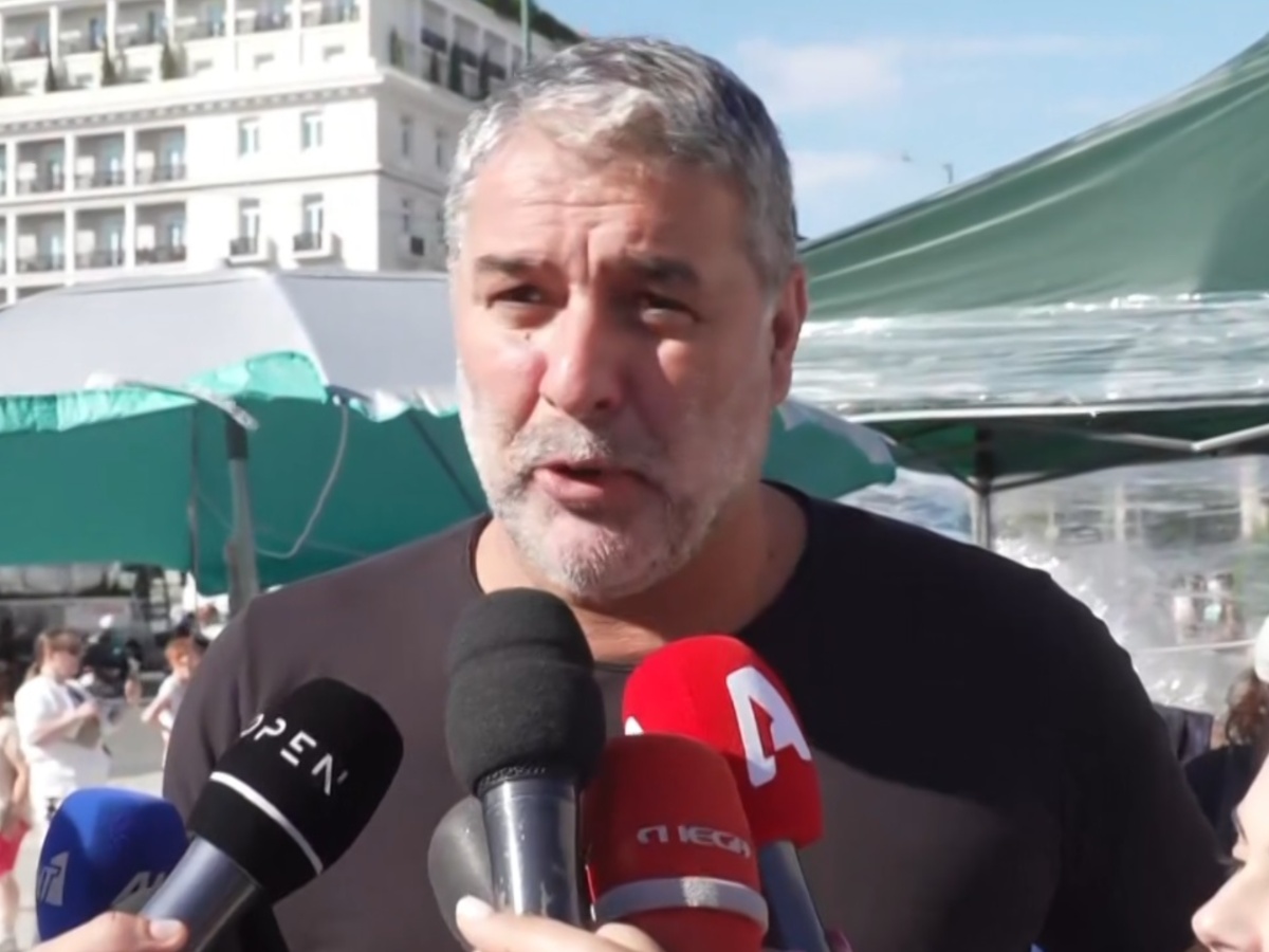 Ο Βασίλης Μπισμπίκης στο Σύνταγμα για τον Πάνο Ρούτσι: «Ήθελε να δει εμένα και τη Δέσποινα Βανδή»