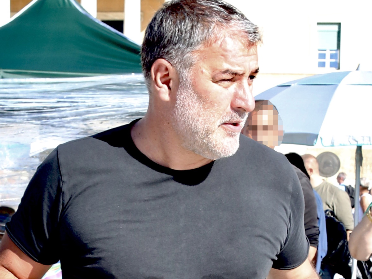 Βασίλης Μπισμπίκης: Ποιος και γιατί τον κάλεσε στη σκηνή του Πάνου Ρούτσι στο Σύνταγμα – Η μακροσκελής ανάρτηση