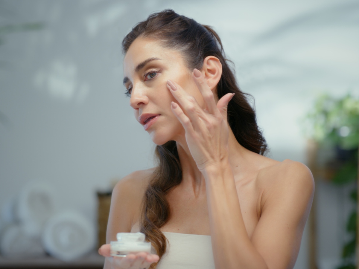 Αυτή είναι η ιδανική φθινοπωρινή skincare ρουτίνα για ώριμες επιδερμίδες