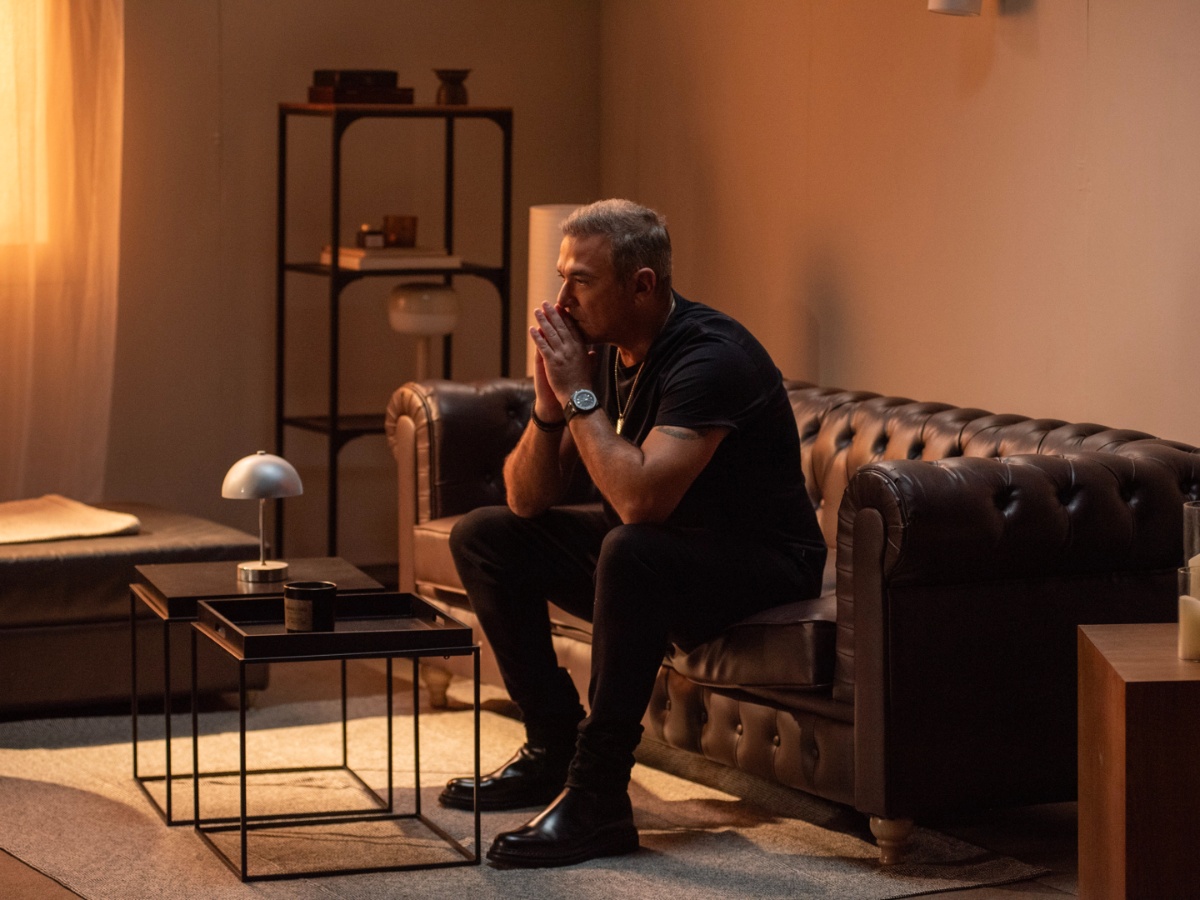 Αντώνης Ρέμος: Backstage φωτογραφίες από τα γυρίσματα του νέου του βίντεο κλιπ για το τραγούδι «Δευτέρα»