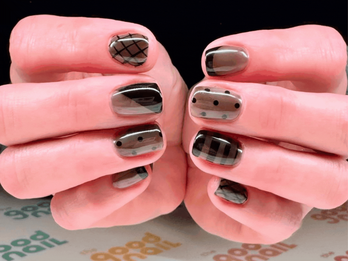 Νύχια: Το Sheer-Tights Manicure είναι ρομαντικό και θηλυκό ταυτόχρονα