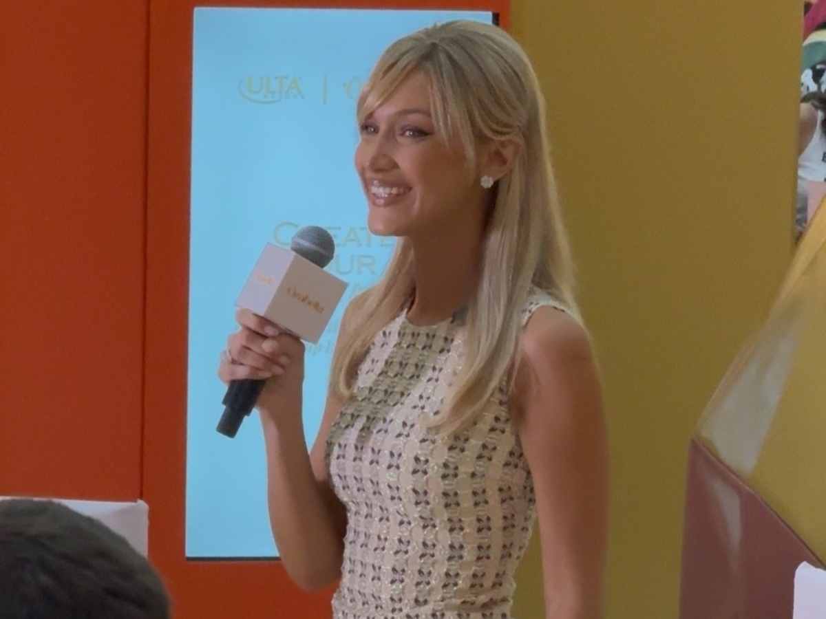 Η Bella Hadid δείχνει πώς φοριέται το vintage με τον πιο glamorous τρόπο