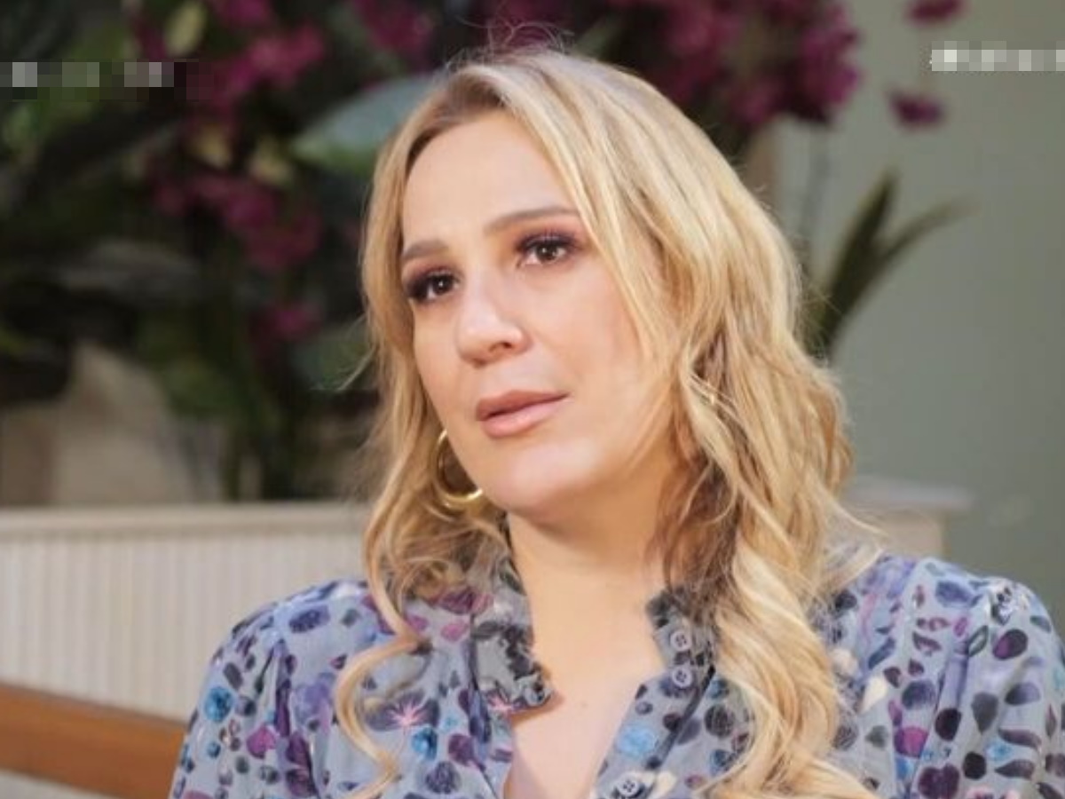 Βίκυ Καρατζόγλου: «Δέχτηκα σεξουαλική παρενόχληση – Θα με έδιωχναν από τη δουλειά αλλά με κράτησαν οι συνάδελφοι»