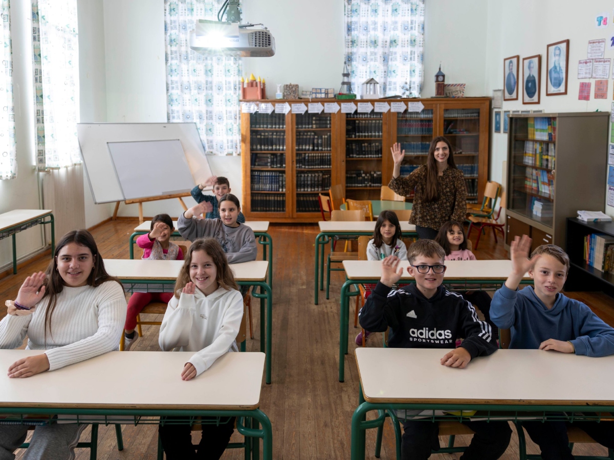 COSMOTE TELEKOM: Nέα εποχή συνδεσιμότητας σε όλα τα δυσπρόσιτα σχολεία της χώρας με δωρεάν γρήγορο ίντερνετ