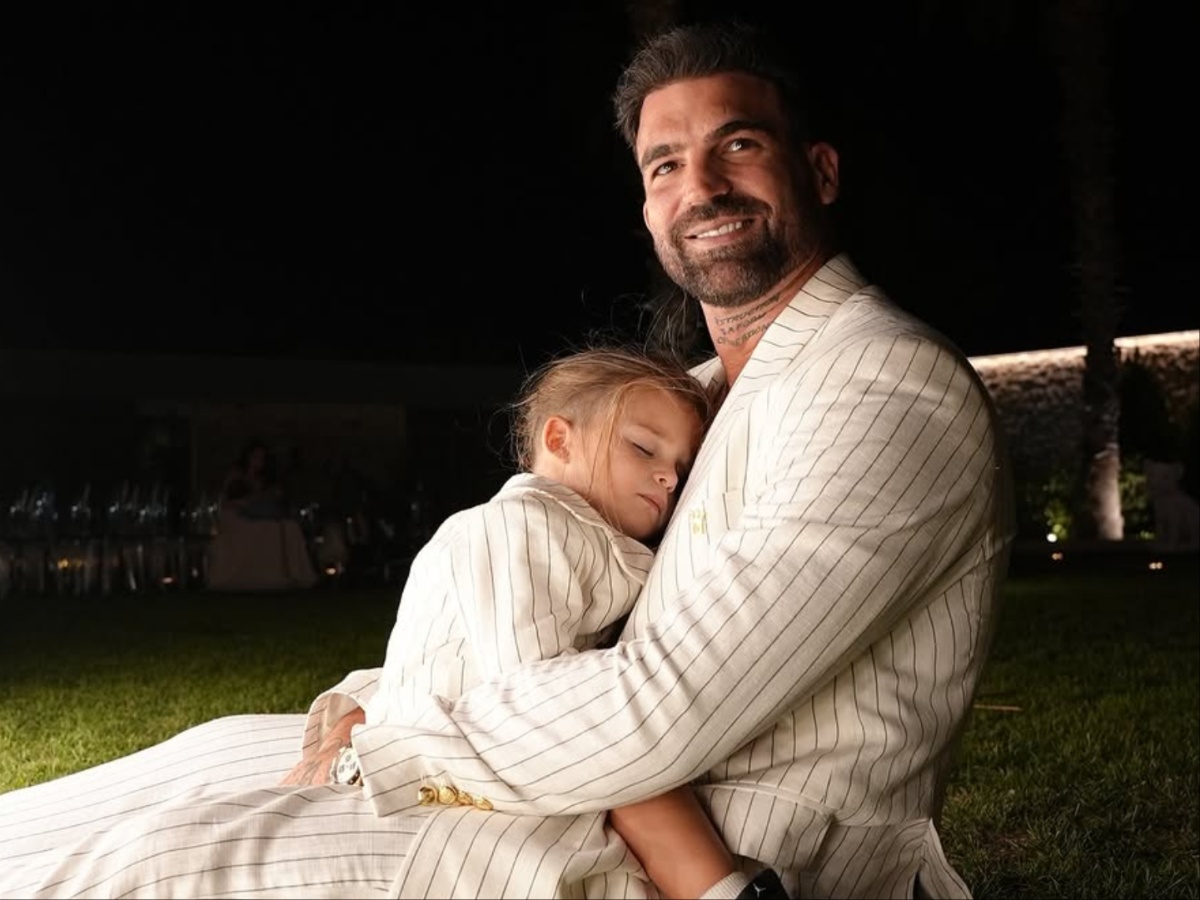 Δημήτρης Αλεξάνδρου: Το βίντεο με τον γιο του, Πάρη επιστρέφοντας από το σχολείο του