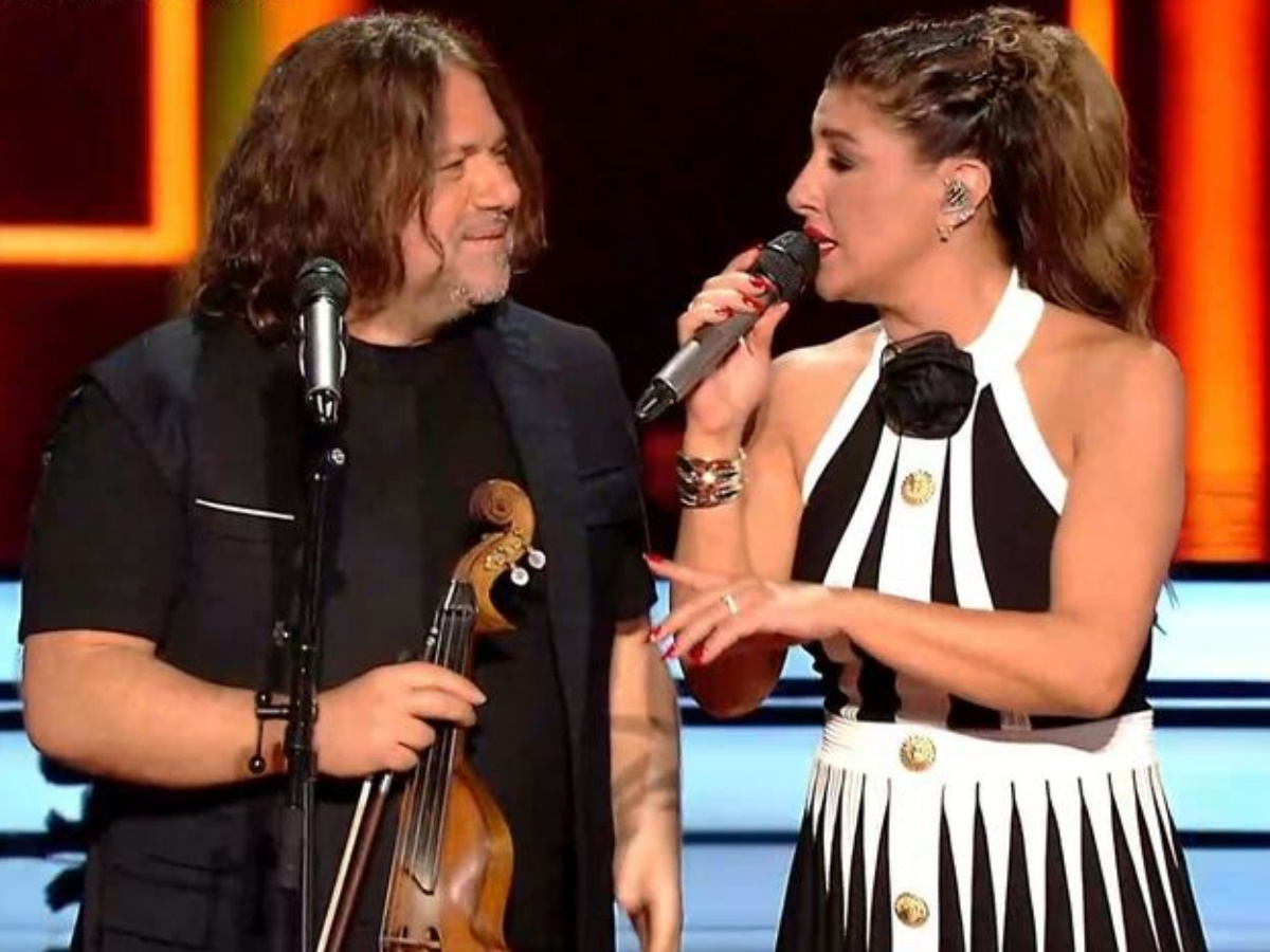 The Voice: Έλενα Παπαρίζου και Μάνος Πυροβολάκης ανέβηκαν στη σκηνή και ερμήνευσαν το «My Number One»