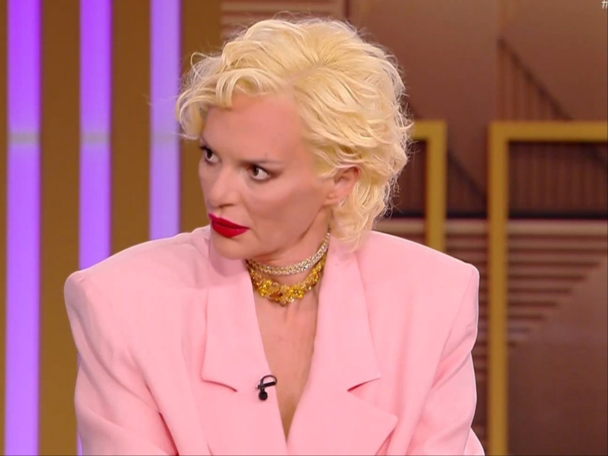 Ενοχλημένη η Έλενα Χριστοπούλου στο Real View: «Θα μ’ αφήσετε να μιλήσω ή θα μιλάτε οι δυο σας; Δεν έχω πρόβλημα»