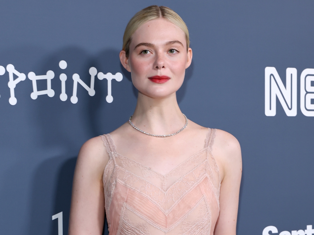 Elle Fanning: Το soft glam μακιγιάζ της που αναδεικνύει τη φυσική της ομορφιά