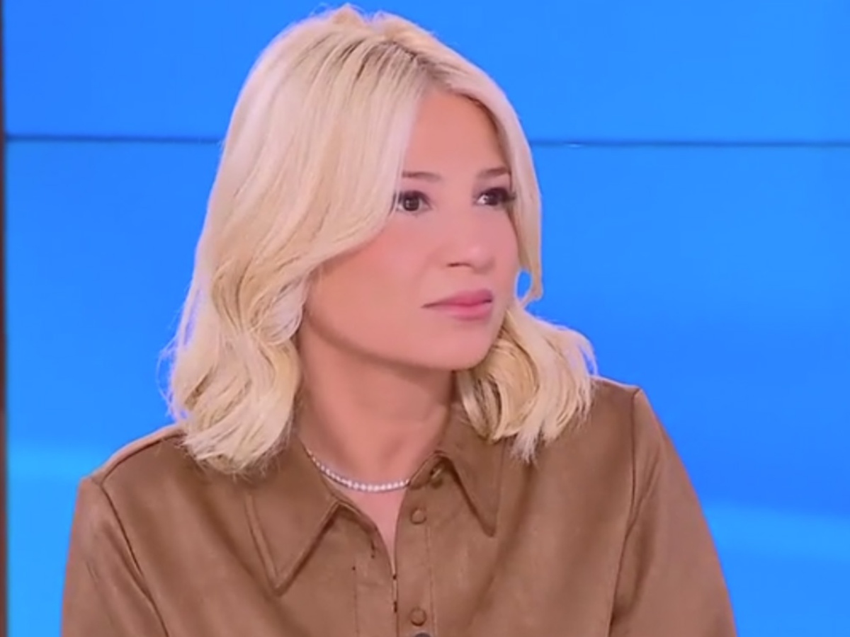 Φαίη Σκορδά: «Οτιδήποτε κάνω θέλω να το πληρώνω, από το μπότοξ μέχρι τα νύχια, στα μπουζούκια δεν έχω πληρώσει ποτέ»